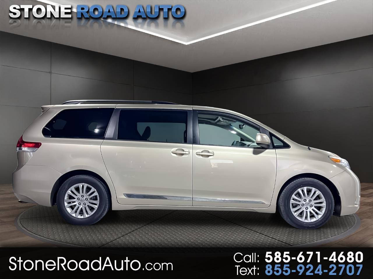 2014 Toyota Sienna XLE 7-Passenger Auto Access Seat