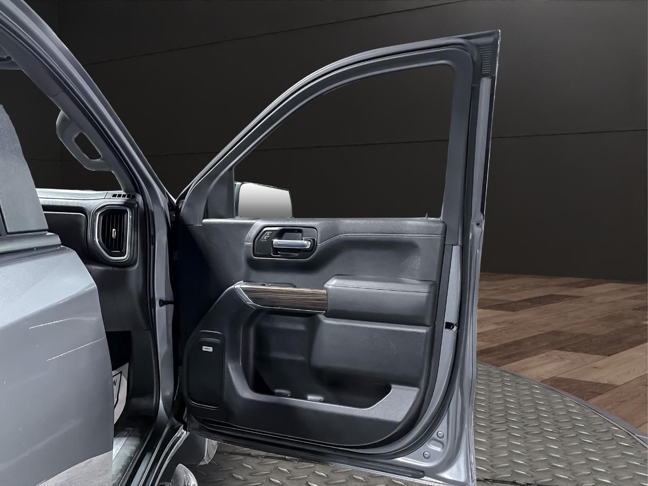 Chevrolet Silverado 1500 4WD Crew Cab 147" RST 2020