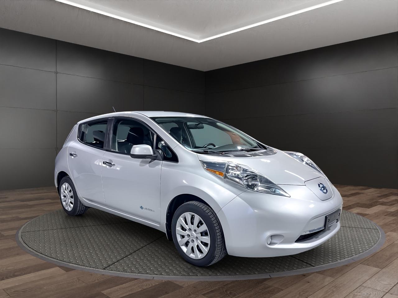 Nissan Leaf 4dr HB S 2015