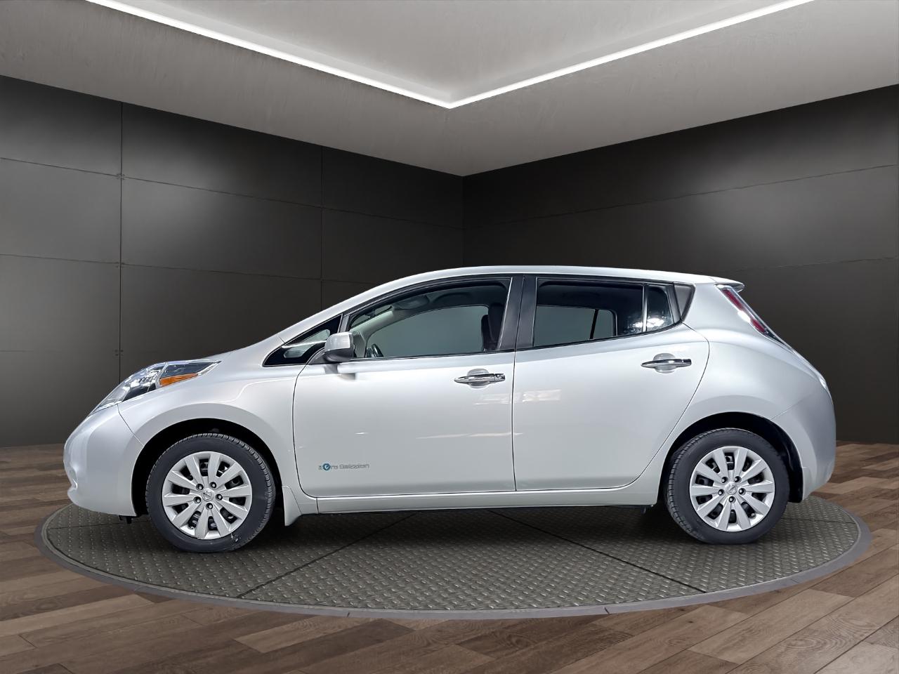 Nissan Leaf 4dr HB S 2015