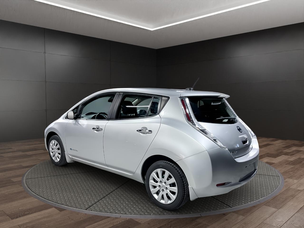 Nissan Leaf 4dr HB S 2015