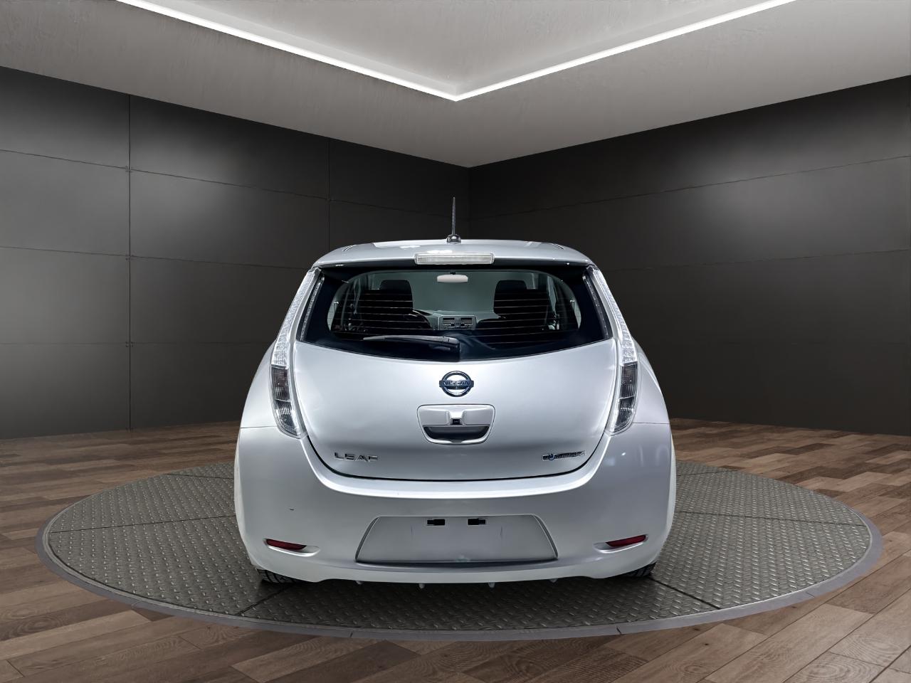 Nissan Leaf 4dr HB S 2015