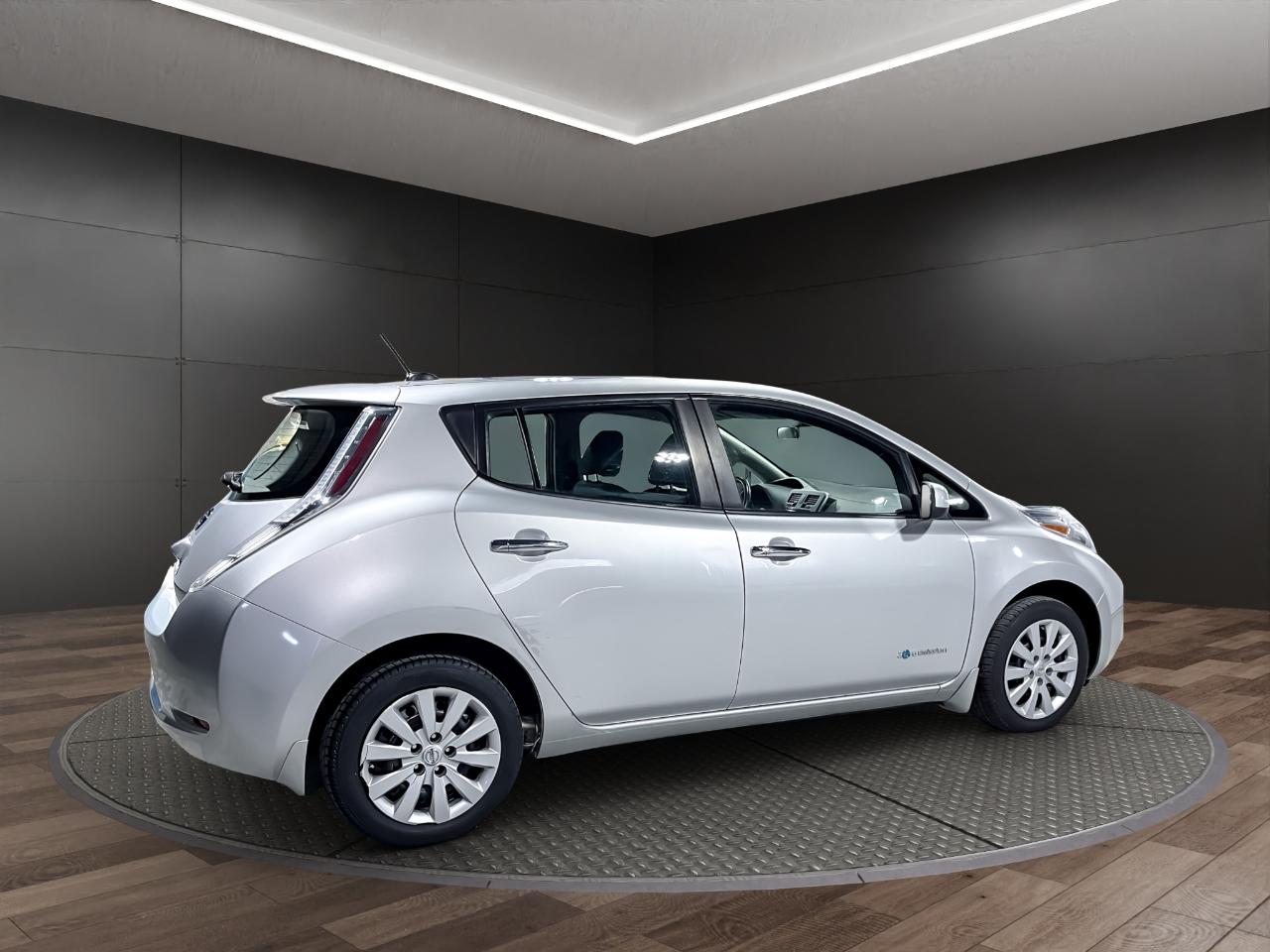 Nissan Leaf 4dr HB S 2015