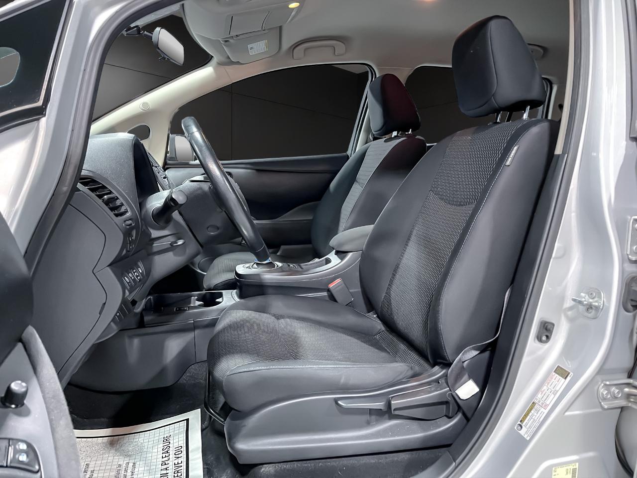 Nissan Leaf 4dr HB S 2015