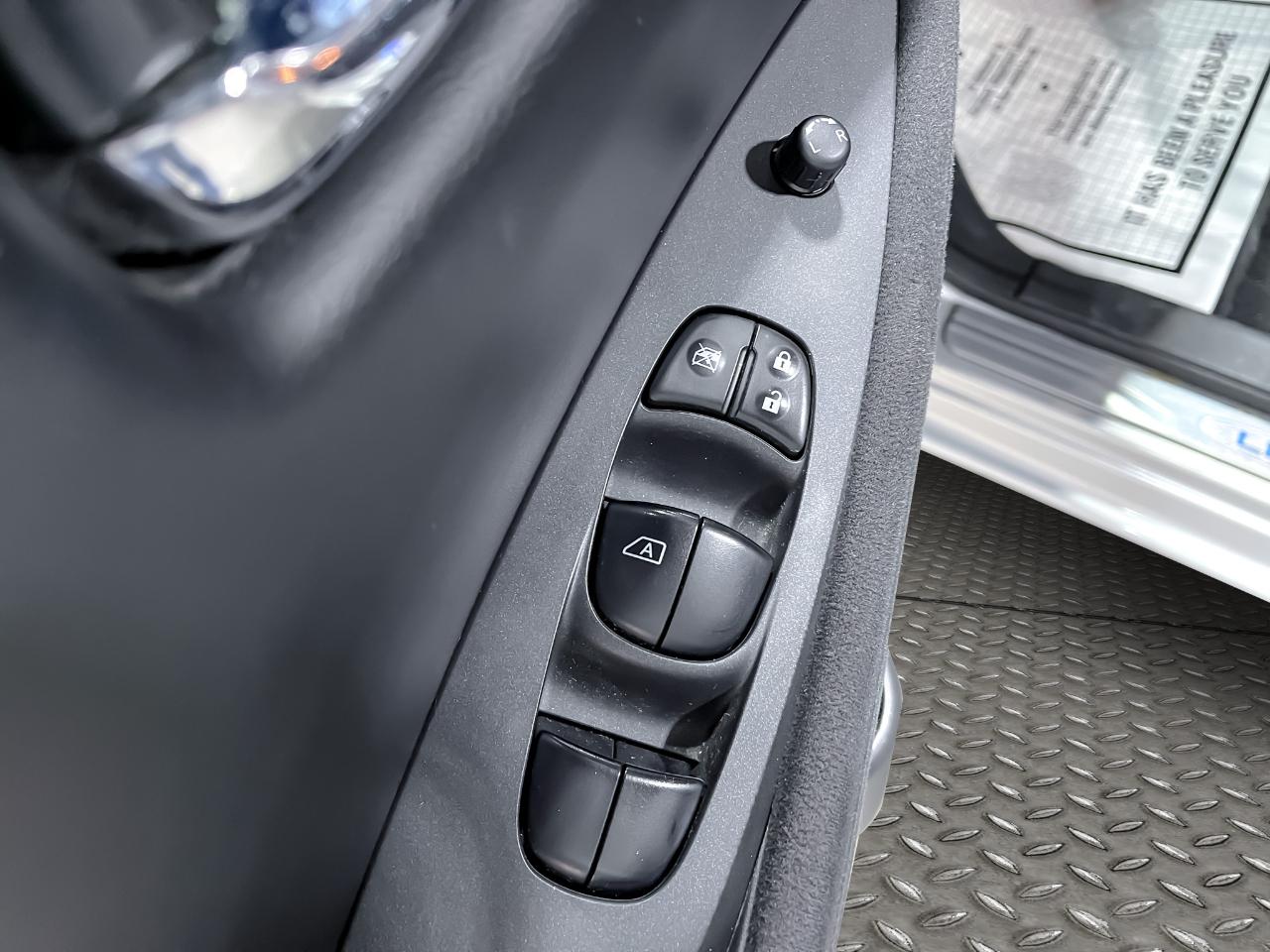 Nissan Leaf 4dr HB S 2015