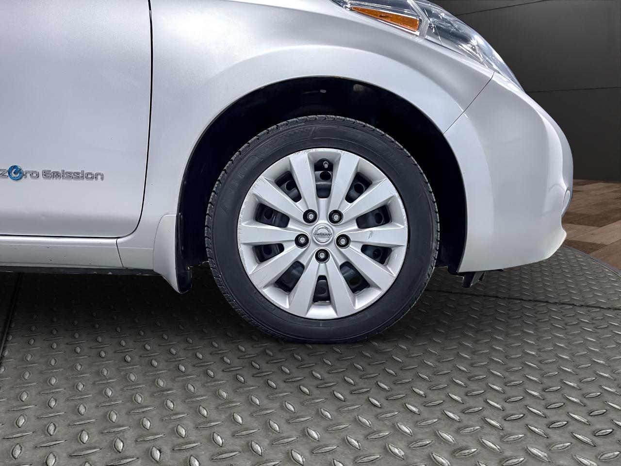 Nissan Leaf 4dr HB S 2015