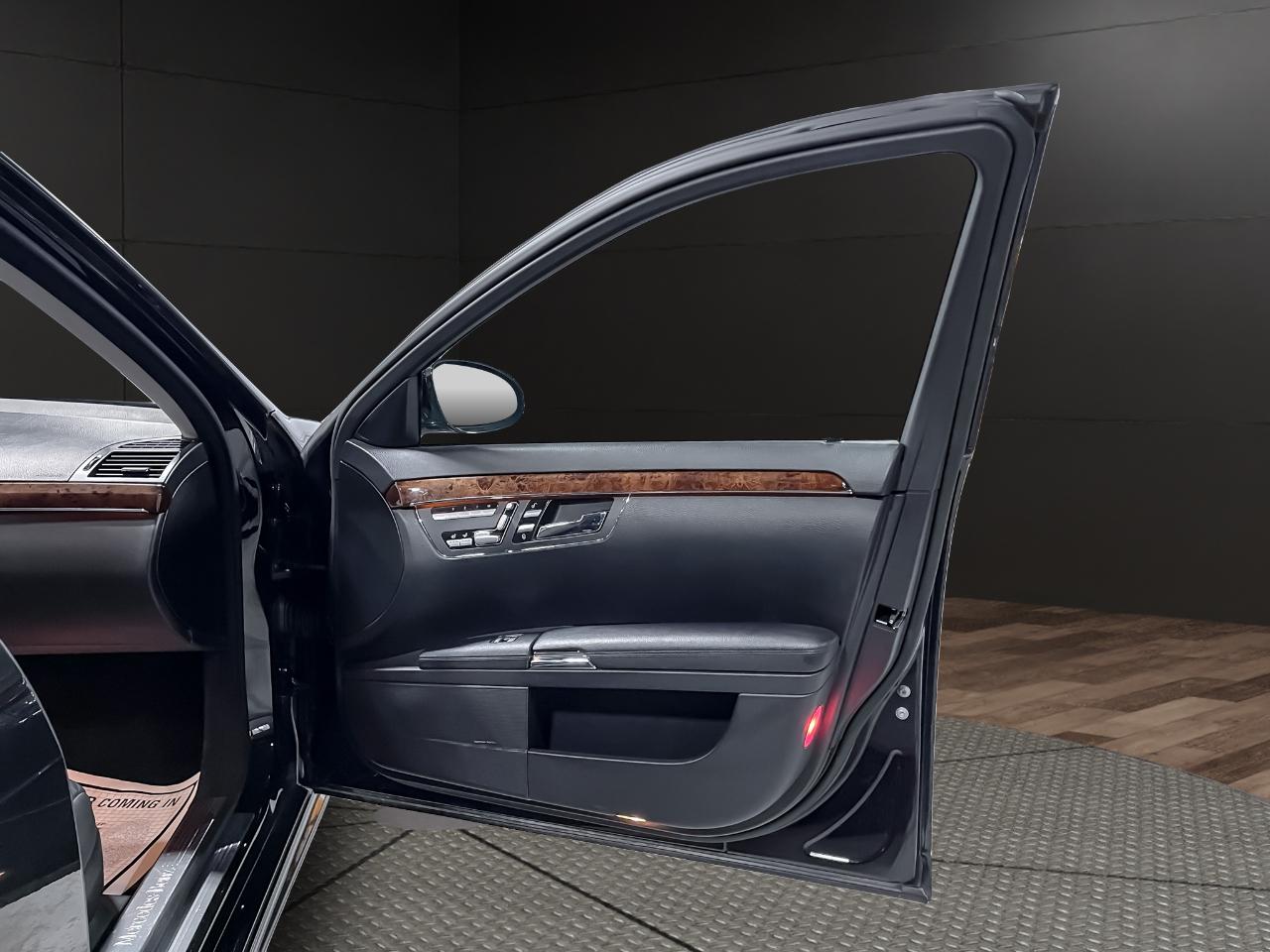 Mercedes-Benz S-Class 4dr Sdn 5.5L V8 4MATIC 2008