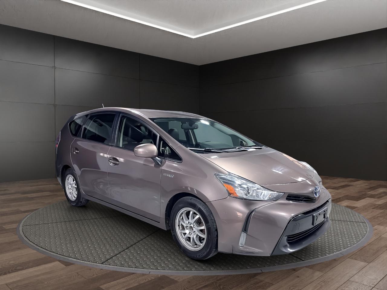 Toyota Prius V 5dr Wgn Three (Natl) 2016
