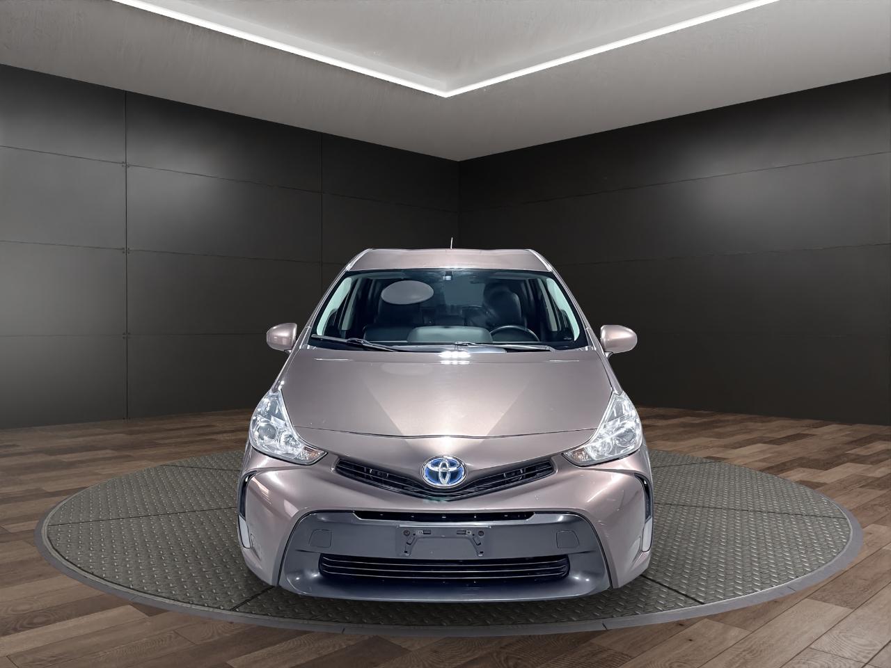 Toyota Prius V 5dr Wgn Three (Natl) 2016