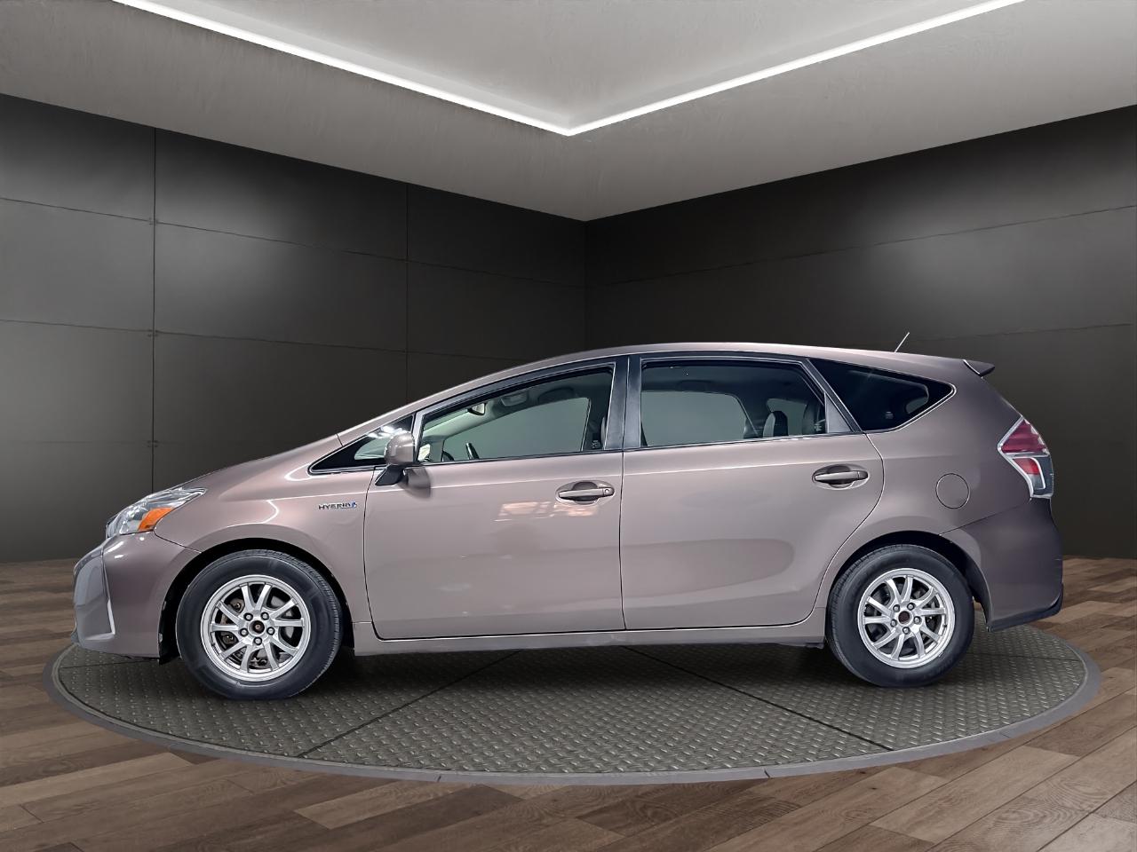 Toyota Prius V 5dr Wgn Three (Natl) 2016