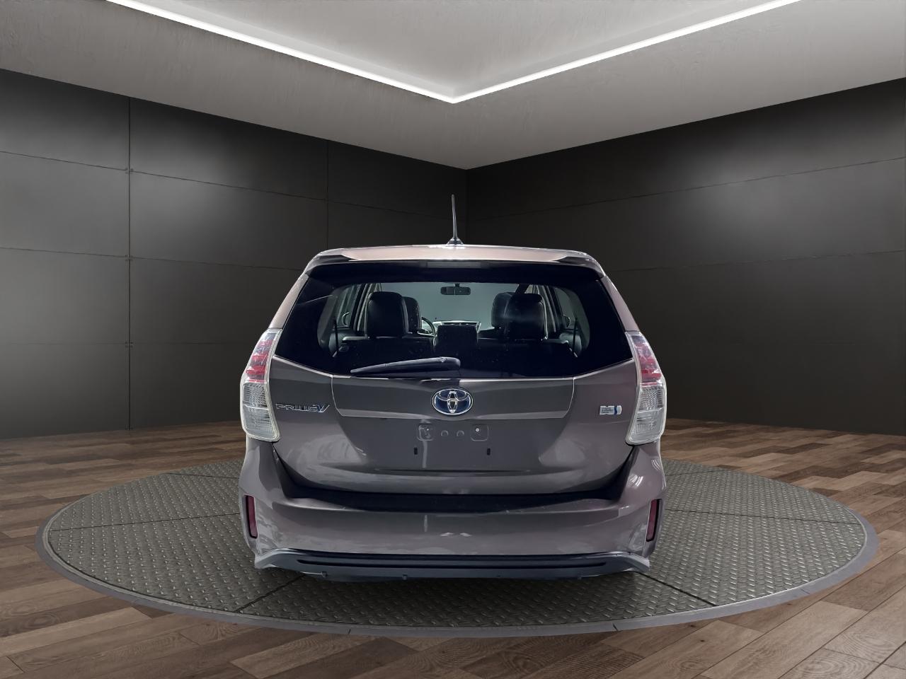 Toyota Prius V 5dr Wgn Three (Natl) 2016