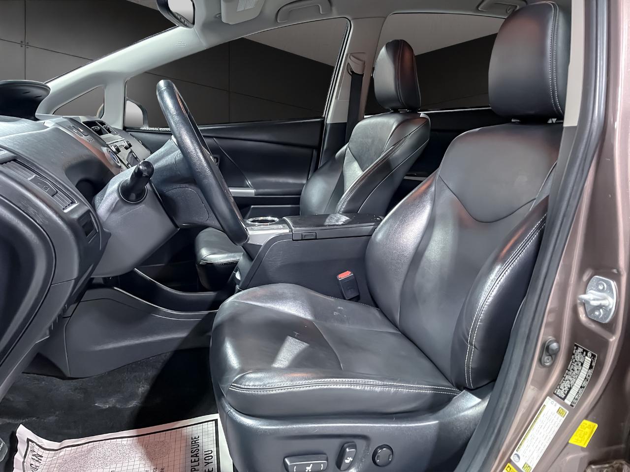 Toyota Prius V 5dr Wgn Three (Natl) 2016