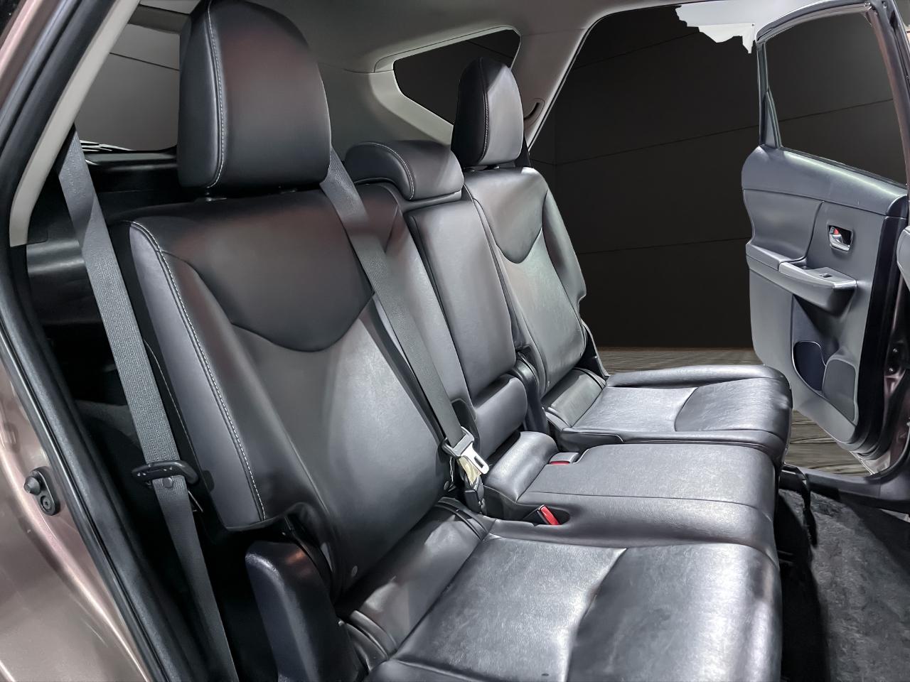 Toyota Prius V 5dr Wgn Three (Natl) 2016