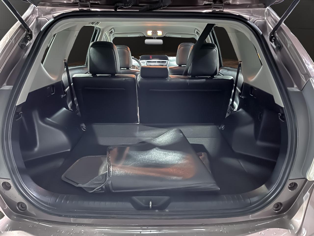 Toyota Prius V 5dr Wgn Three (Natl) 2016