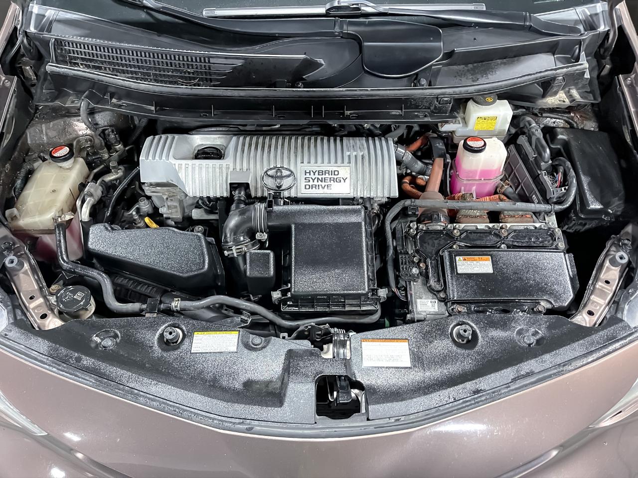 Toyota Prius V 5dr Wgn Three (Natl) 2016