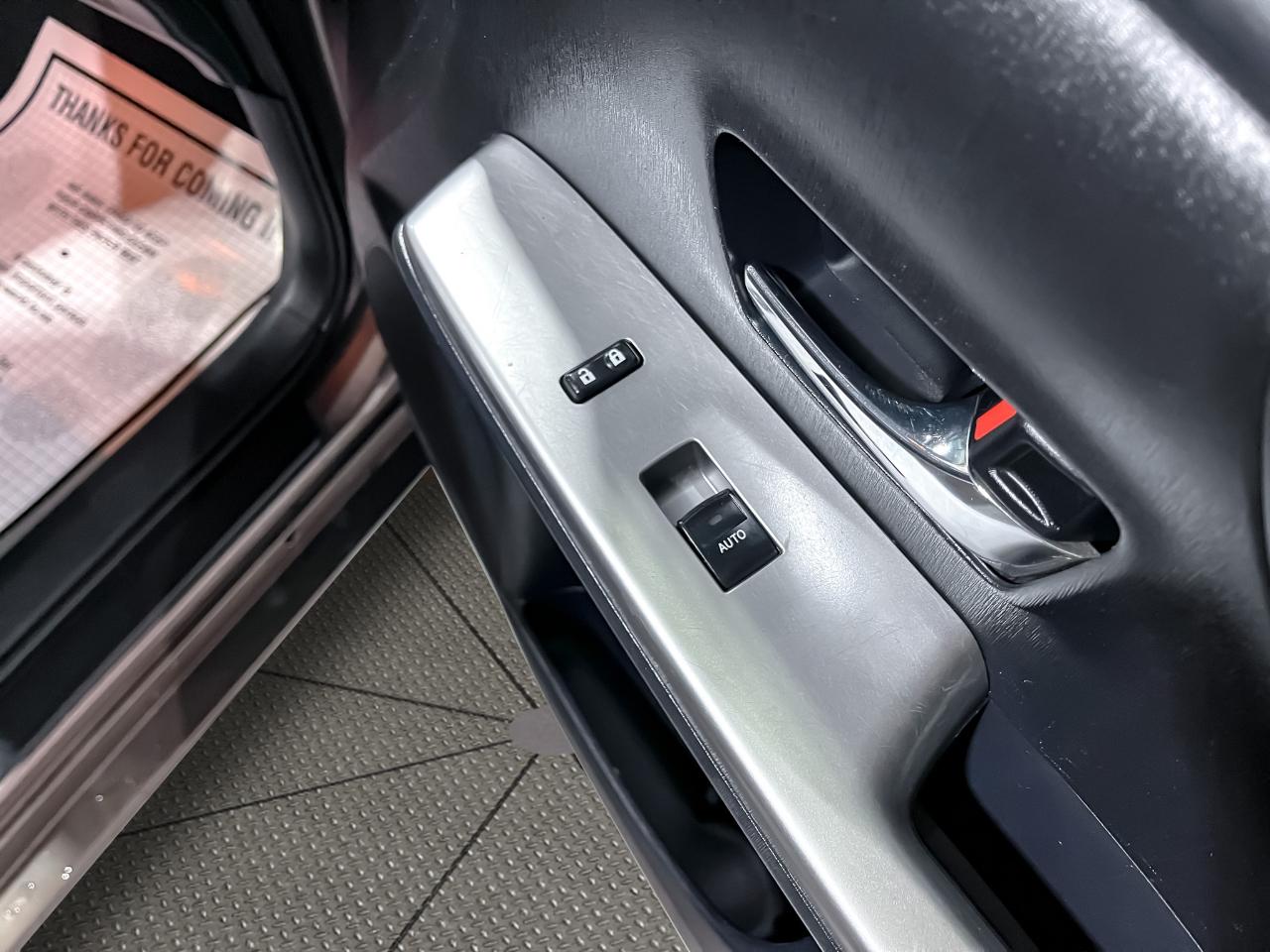 Toyota Prius V 5dr Wgn Three (Natl) 2016