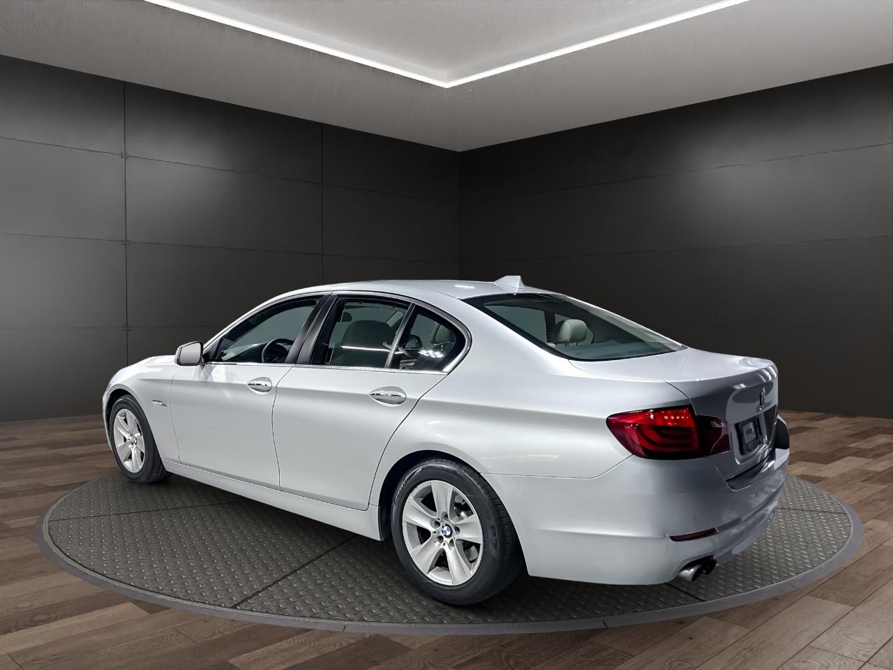 BMW 5 Series 4dr Sdn 528i RWD 2012