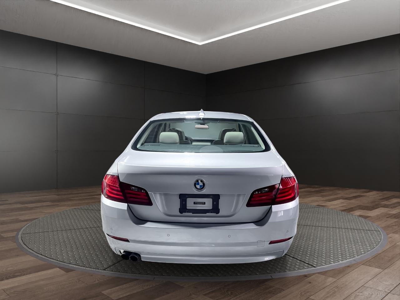 BMW 5 Series 4dr Sdn 528i RWD 2012