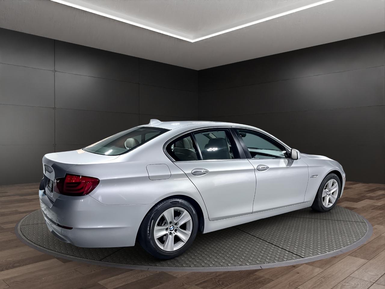 BMW 5 Series 4dr Sdn 528i RWD 2012