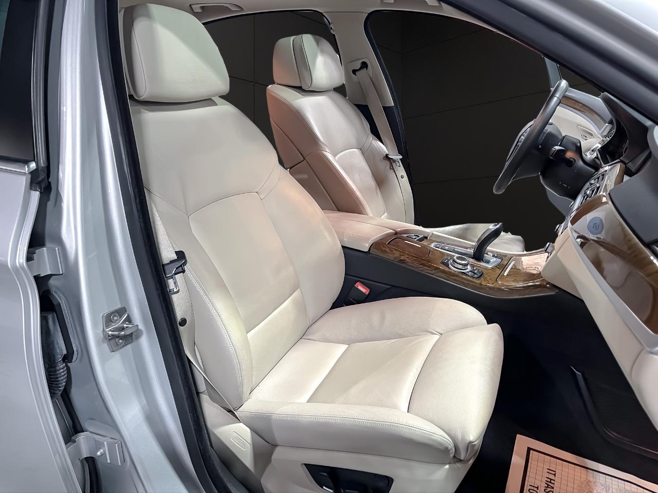 BMW 5 Series 4dr Sdn 528i RWD 2012