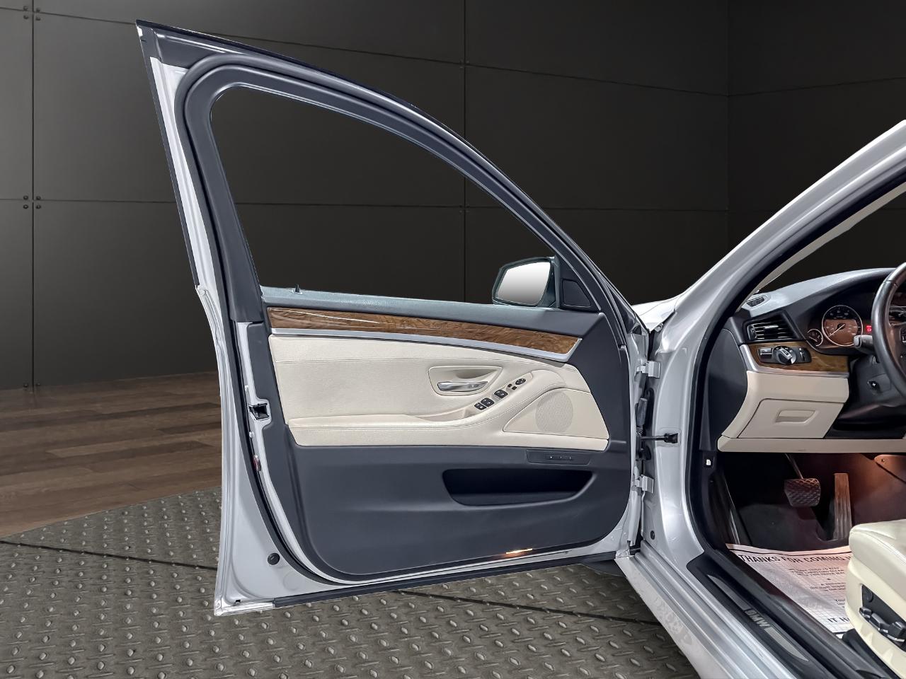 BMW 5 Series 4dr Sdn 528i RWD 2012