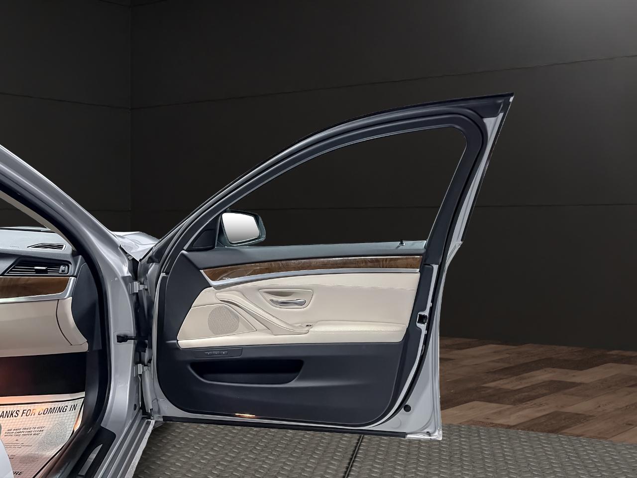 BMW 5 Series 4dr Sdn 528i RWD 2012