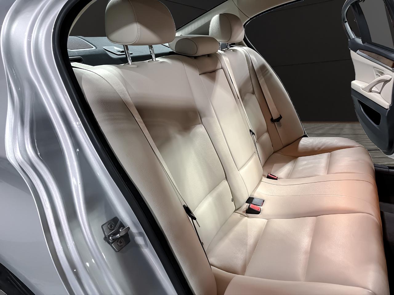 BMW 5 Series 4dr Sdn 528i RWD 2012