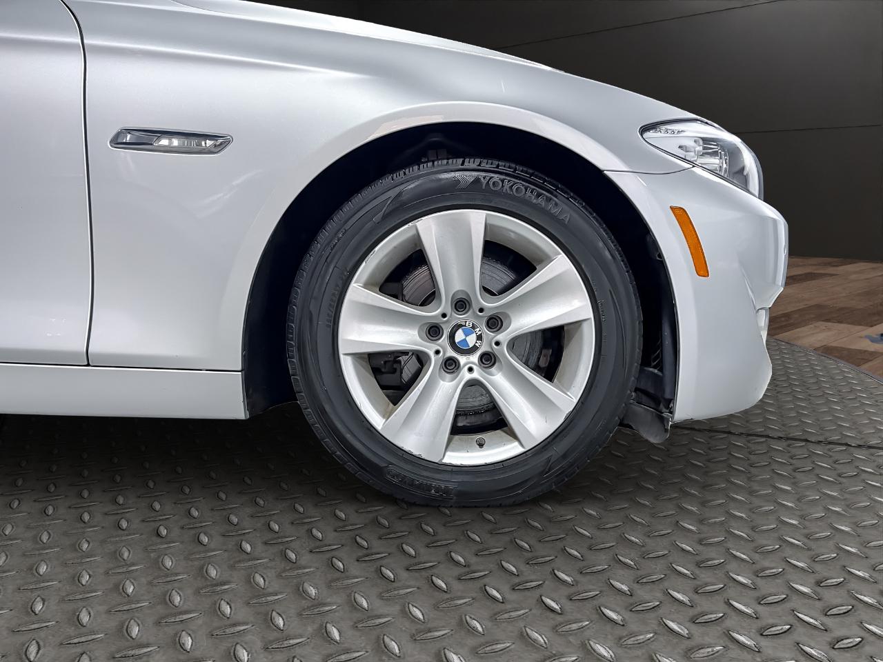 BMW 5 Series 4dr Sdn 528i RWD 2012