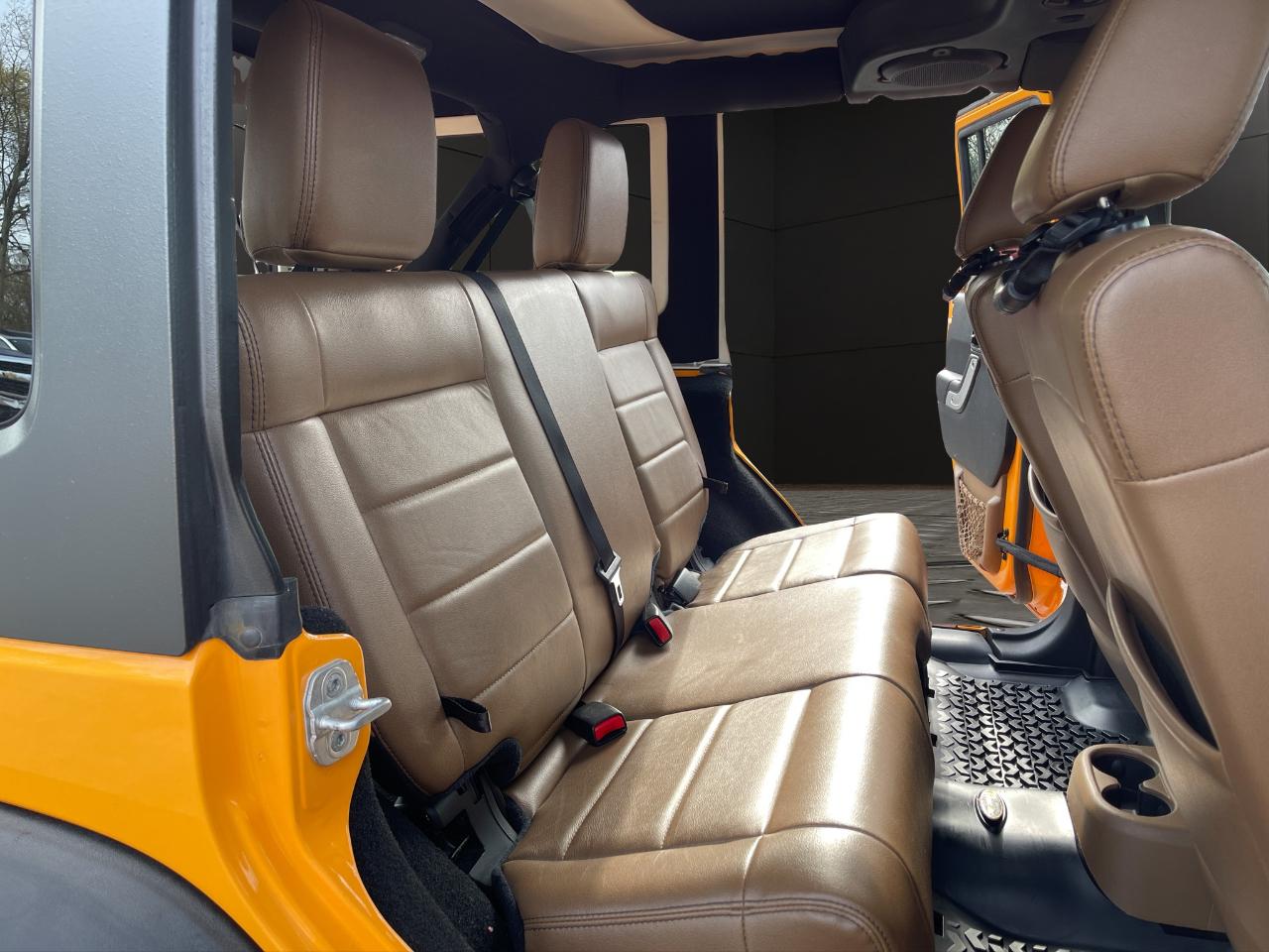 Jeep Wrangler Unlimited 4WD 4dr Rubicon 2012