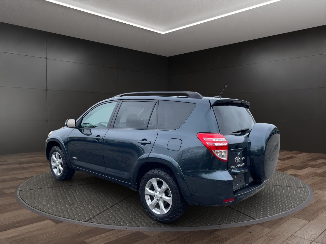 Toyota RAV4 4WD 4dr V6 5-Spd AT Ltd (Natl) 2010