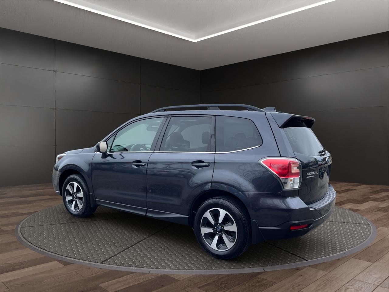 Subaru Forester 2.5i Limited CVT 2017