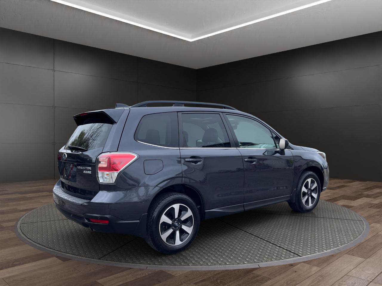 Subaru Forester 2.5i Limited CVT 2017