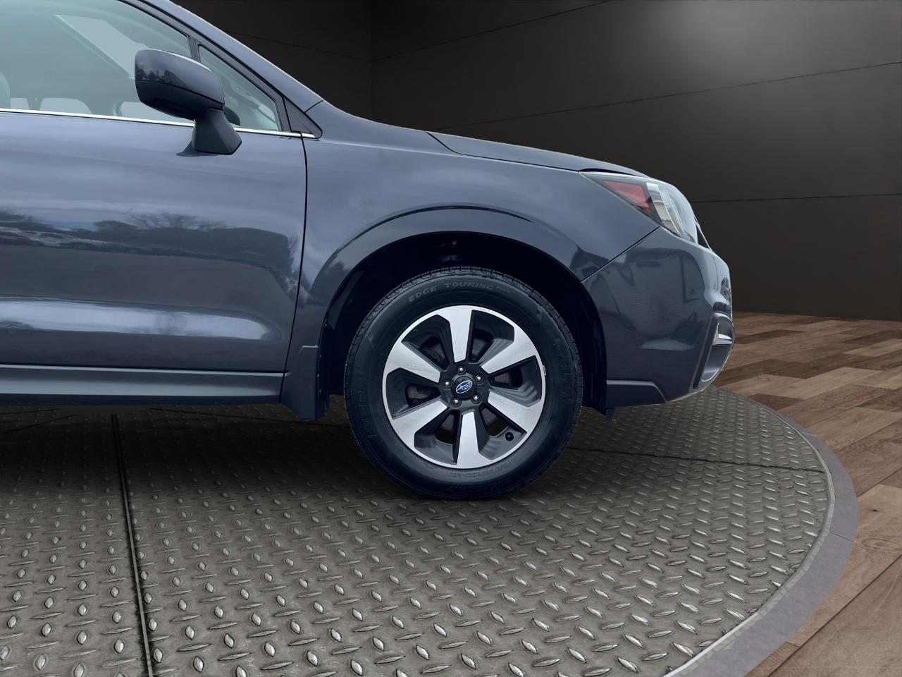 Subaru Forester 2.5i Limited CVT 2017