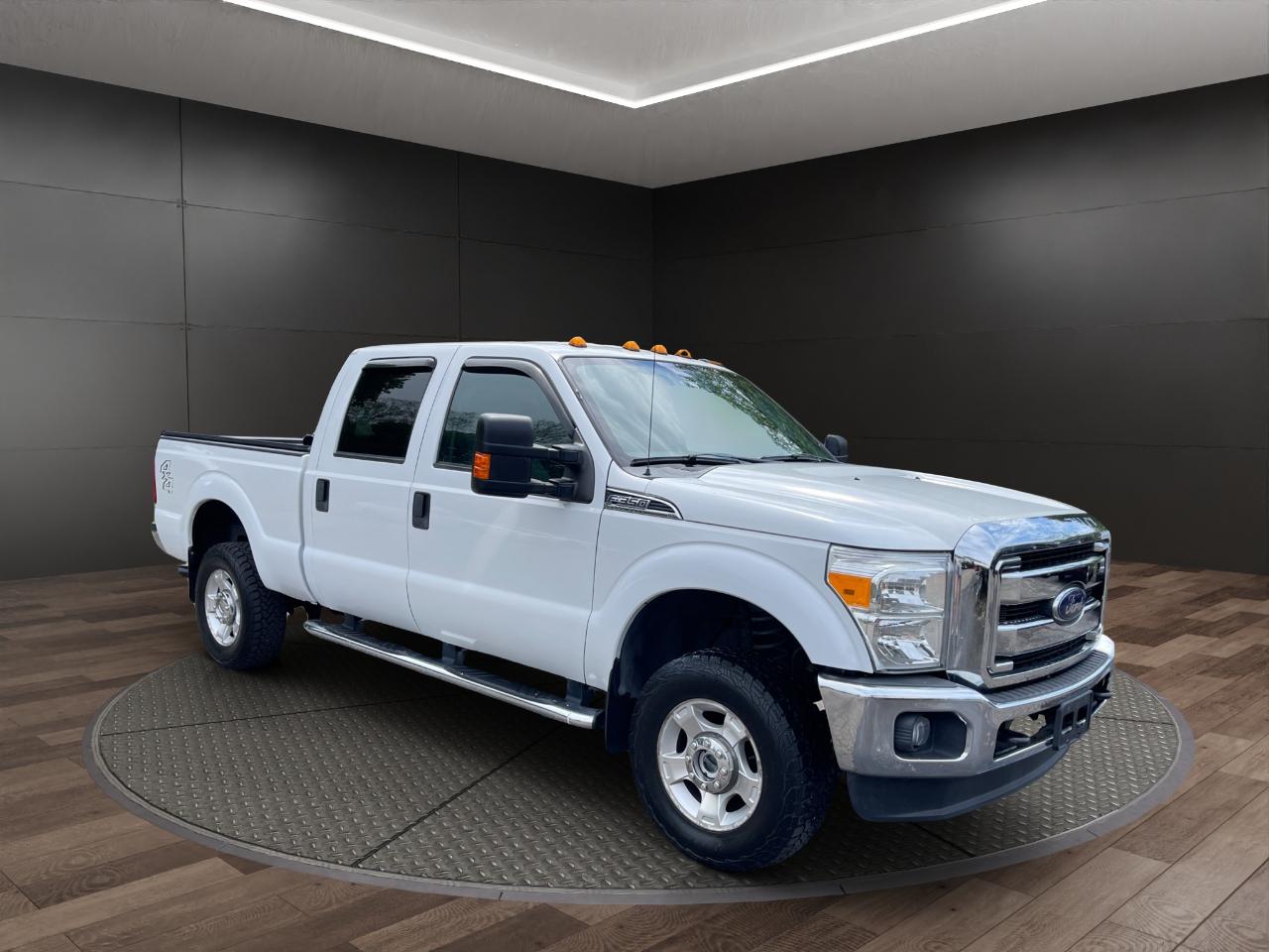 Ford Super Duty F-350 SRW 4WD Crew Cab 156" XLT 2015