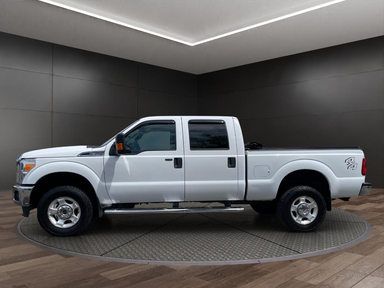 Ford Super Duty F-350 SRW 4WD Crew Cab 156" XLT 2015