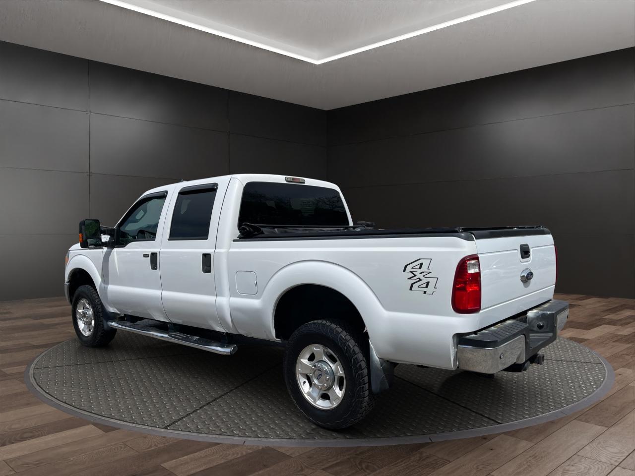 Ford Super Duty F-350 SRW 4WD Crew Cab 156" XLT 2015