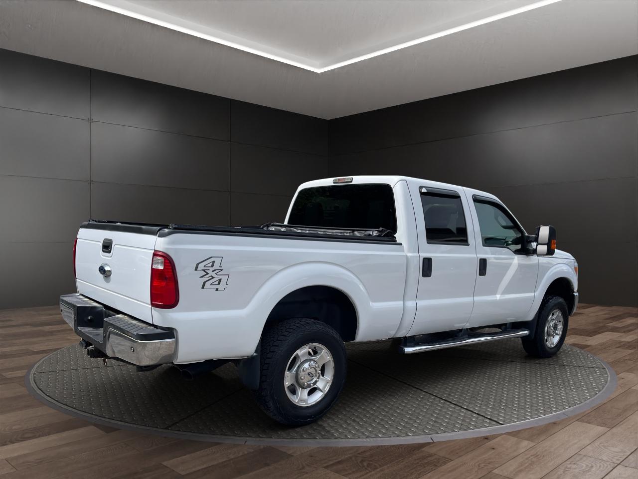 Ford Super Duty F-350 SRW 4WD Crew Cab 156" XLT 2015
