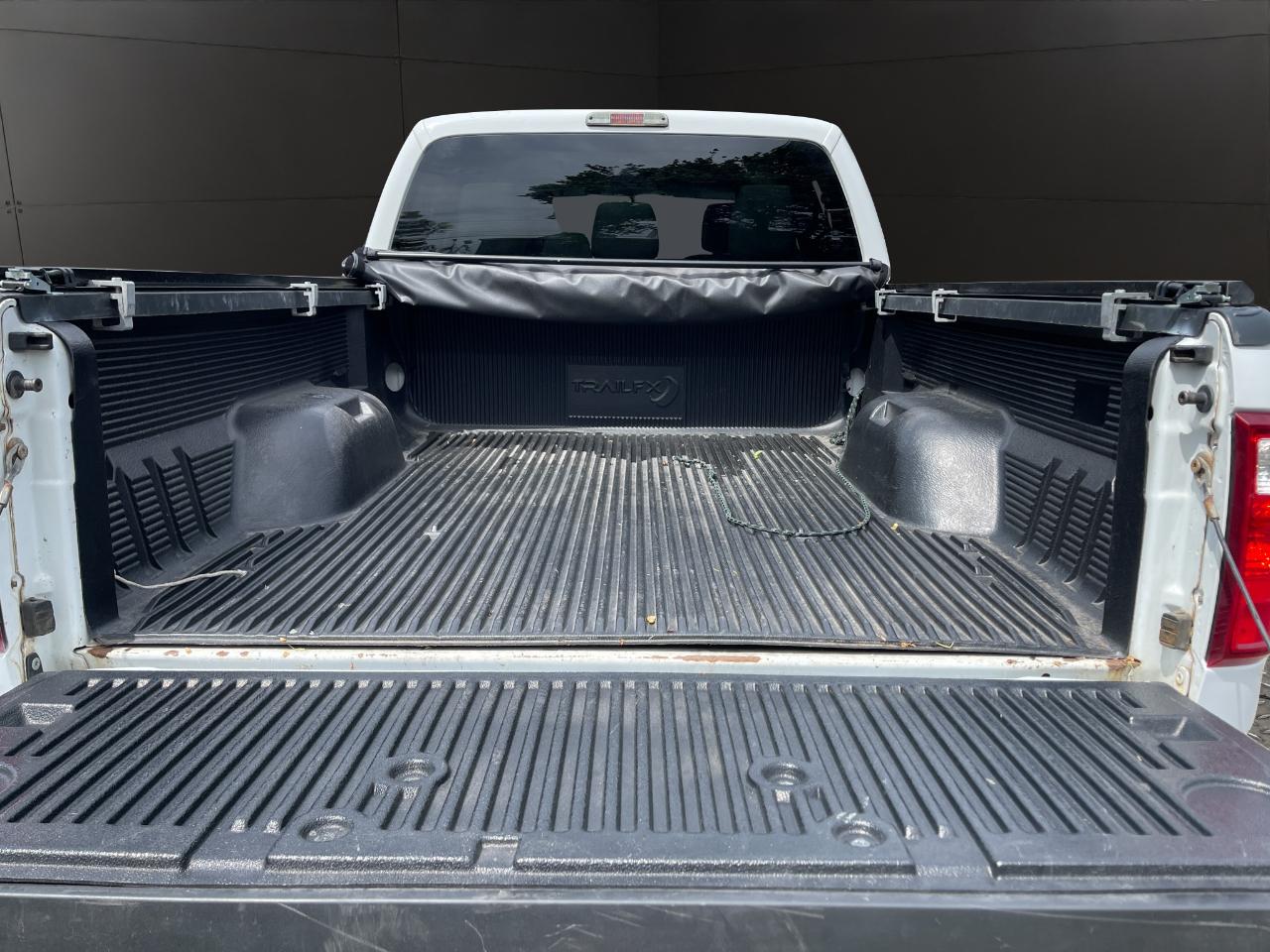 Ford Super Duty F-350 SRW 4WD Crew Cab 156" XLT 2015