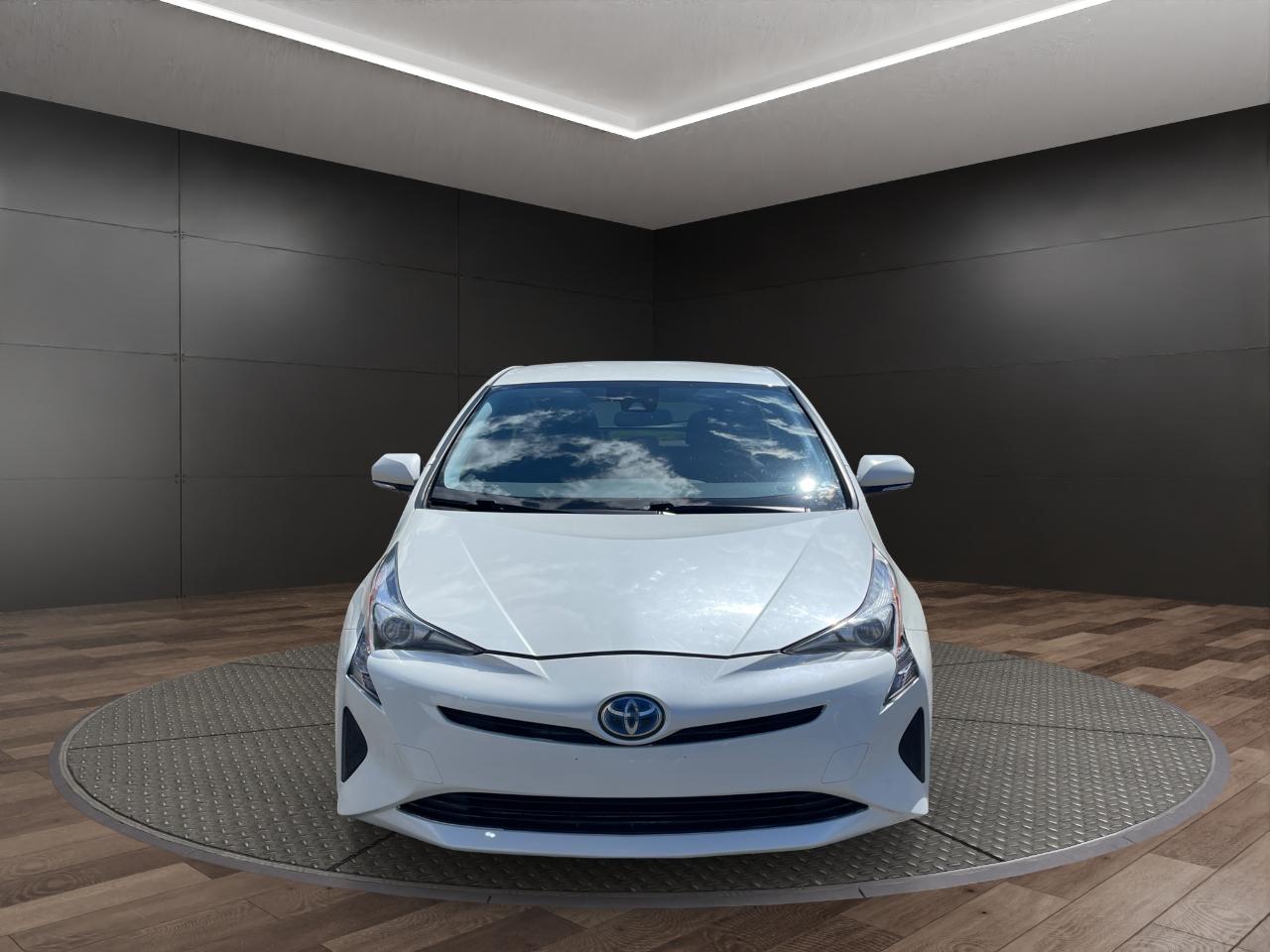 Toyota Prius Three Touring (Natl) 2017