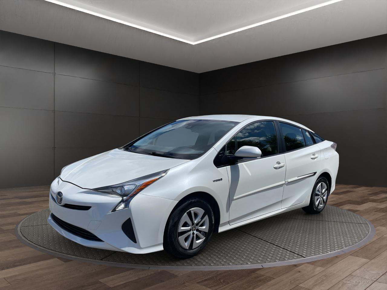 Toyota Prius Three Touring (Natl) 2017
