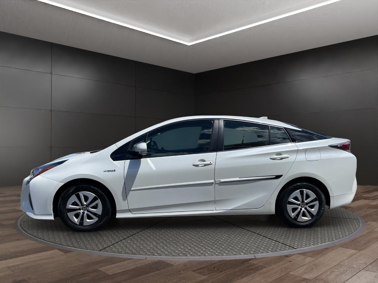 Toyota Prius Three Touring (Natl) 2017