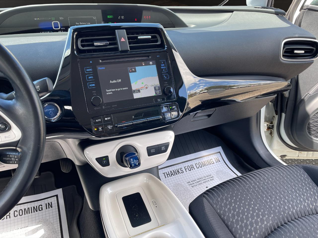 Toyota Prius Three Touring (Natl) 2017