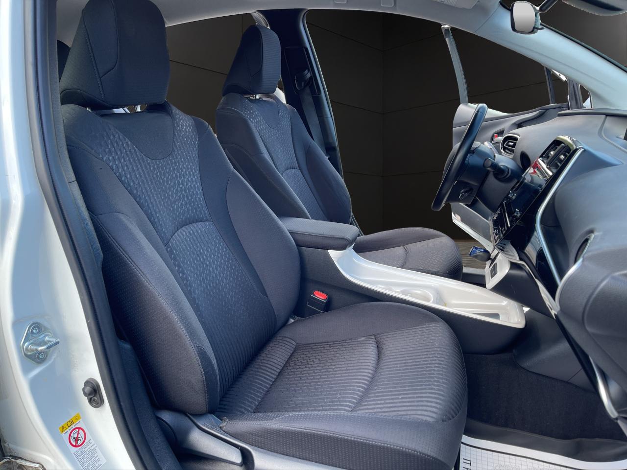 Toyota Prius Three Touring (Natl) 2017
