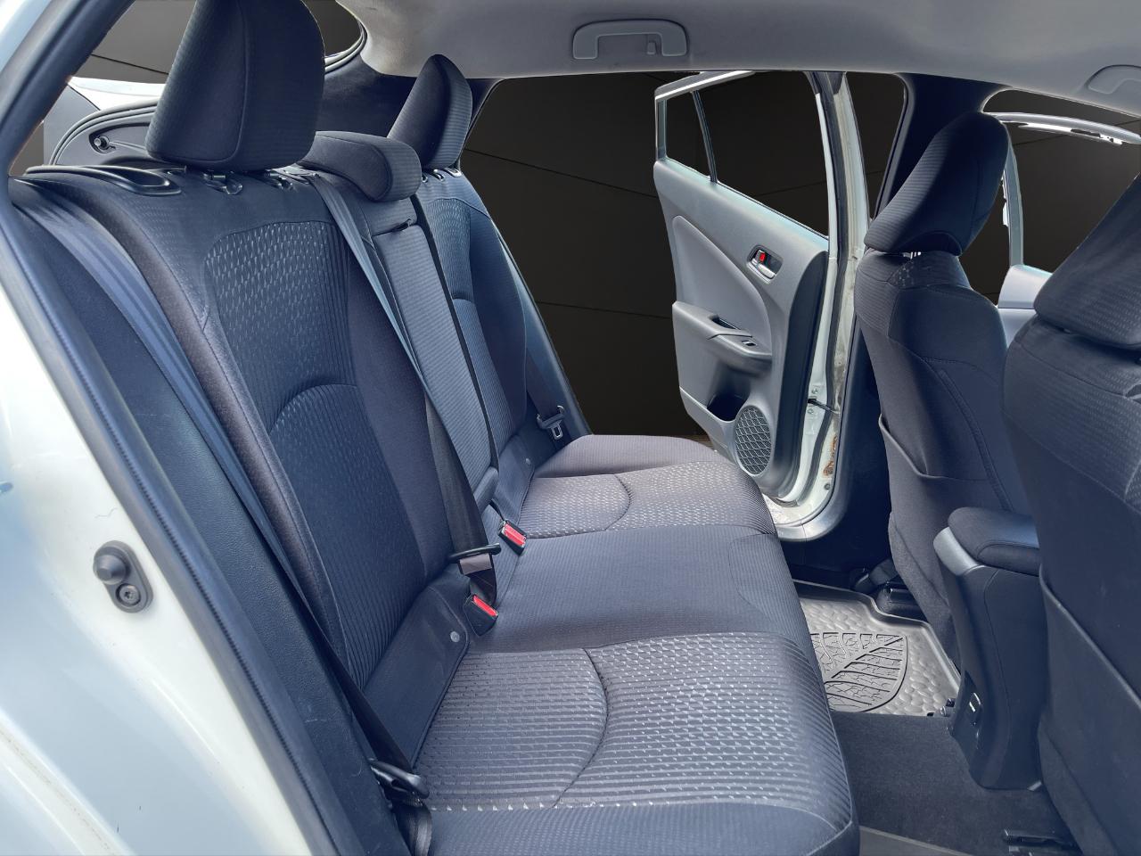 Toyota Prius Three Touring (Natl) 2017