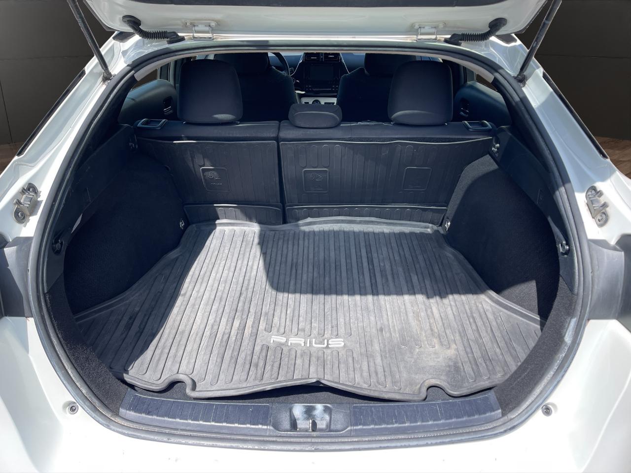 Toyota Prius Three Touring (Natl) 2017
