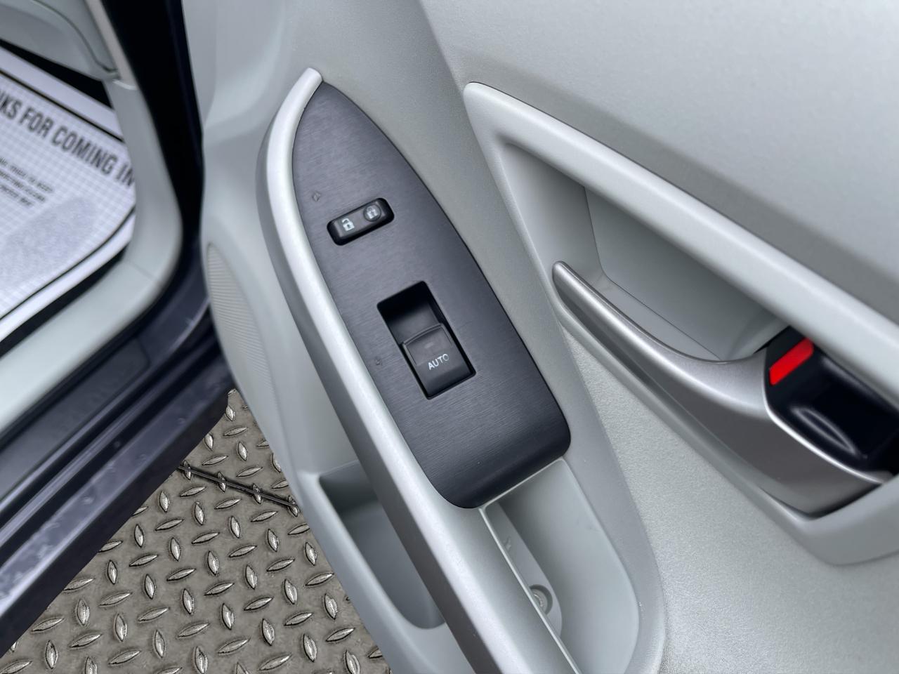 Toyota Prius 5dr HB Three (Natl) 2012