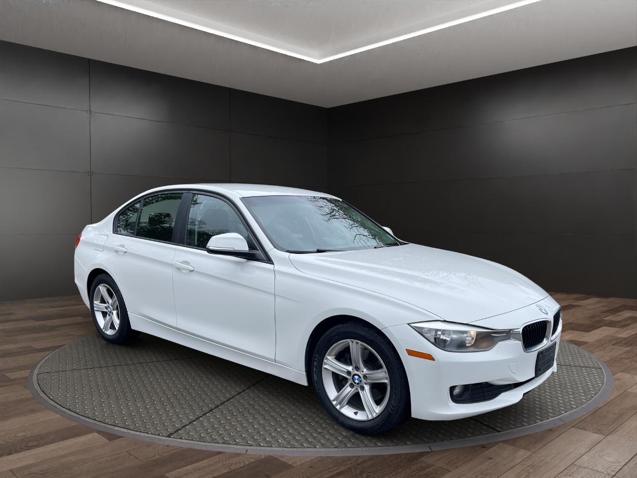 BMW 3 Series 4dr Sdn 320i xDrive AWD 2014