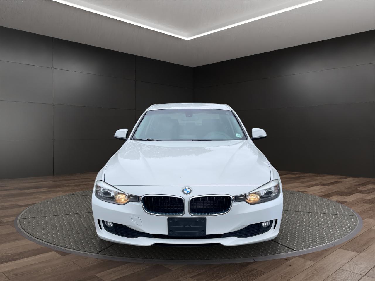 BMW 3 Series 4dr Sdn 320i xDrive AWD 2014