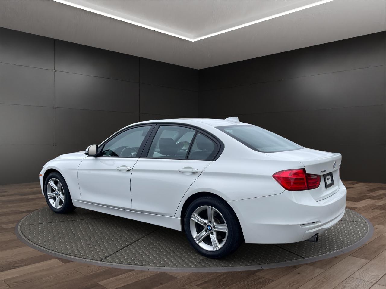 BMW 3 Series 4dr Sdn 320i xDrive AWD 2014