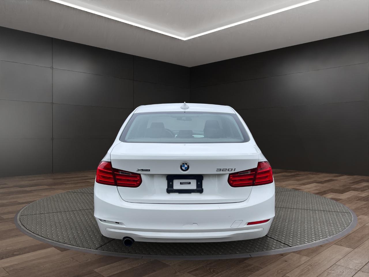 BMW 3 Series 4dr Sdn 320i xDrive AWD 2014